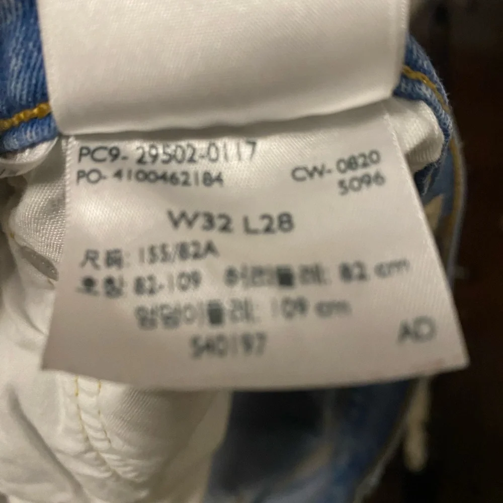 LEVI - Picture 2 of 5